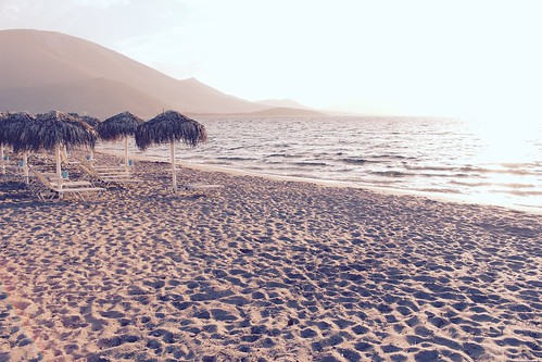 ocean sunset sea sun beach water set golden sand heaven beds greece views faves umbrellas 1000 ελλάδα παραλία θάλασσα αμμουδιά άμμοσ χρυσή