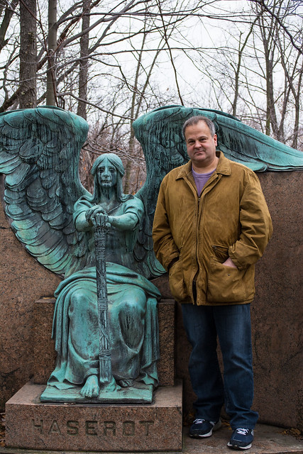 Jeff and Angel of Death Victorious by Herman Matzen - Haserot plot - Lake View Cemetery - 2014-11-26