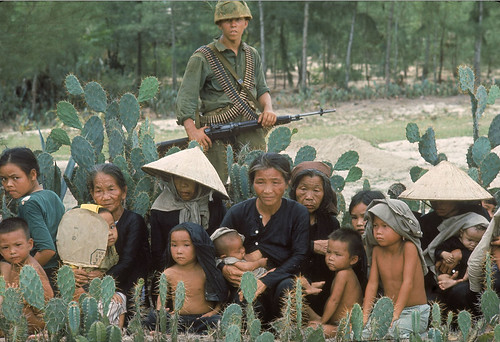 U S Marines In Vietnam Nov 1965 By Paul Schutzer Flickr