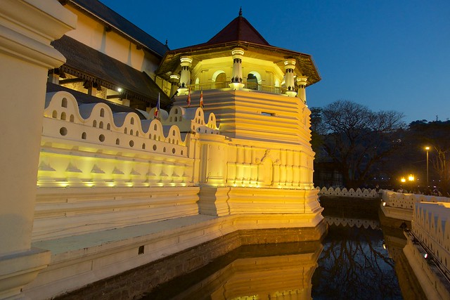 Buddah Tooth Temple - Kandy - Sri Lanka