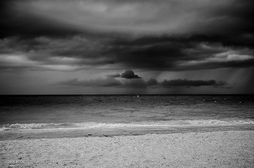 blackandwhite seascape storm monochrome clouds florida 365 caseykey nikond7000 afsnikkor18105mm13556g bgdl lightroomcc nooksbeach