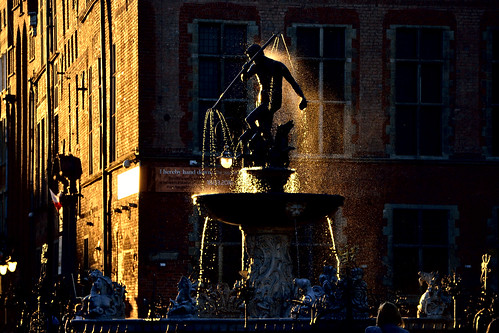 travel light sunset shadow sun monument water fountain shower gold nikon flickr poland polska hour polen traveling poseidon chiaroscuro danzig gdańsk neptun pomorze 18125 nikonsigma posejdon d3100 nikond3100