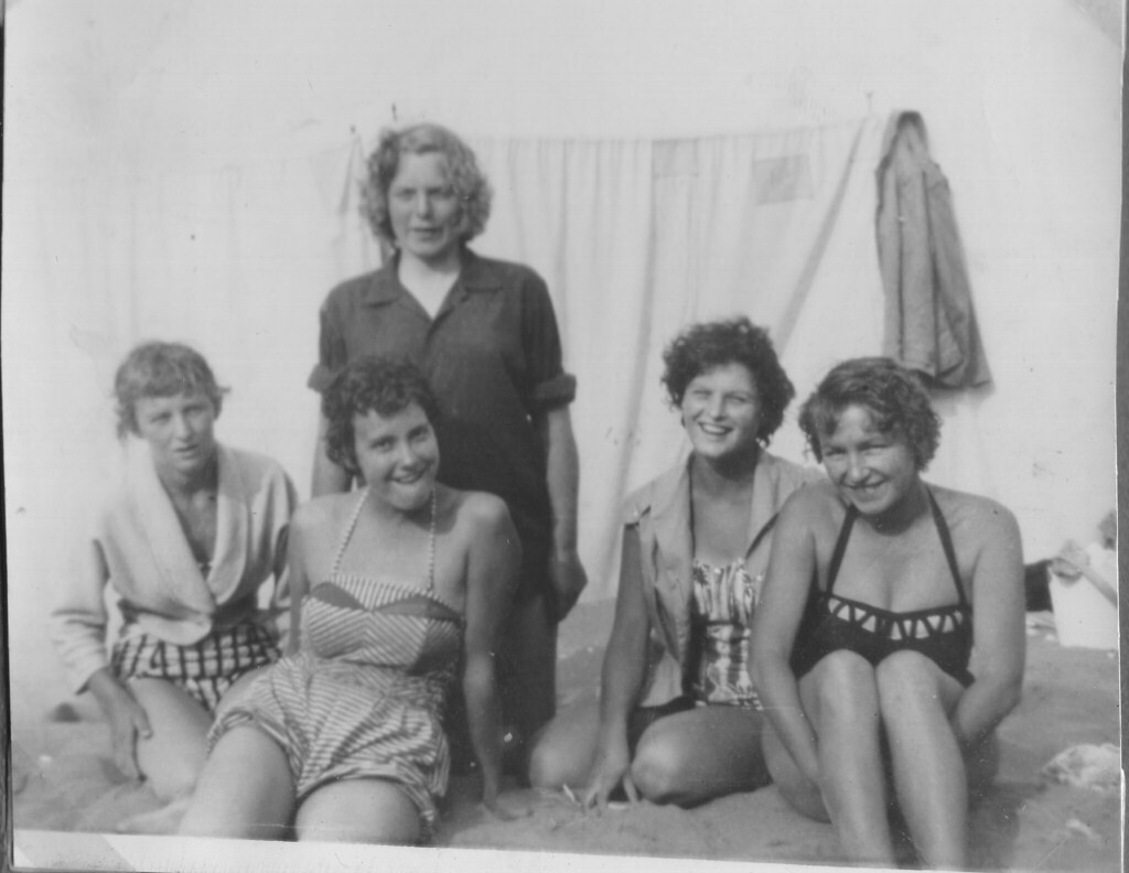 1958 - 02 - Val, Olive Hetherington, Pauline McIntyre, Yvonne Price, Janine Gough at Joss Bay