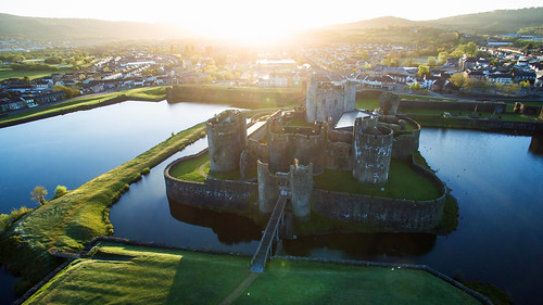 castle wales sunrise gales amanecer caerphillycastle aerialphotography castillo caerphilly drone djiinspire1