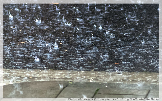 07-28-2014-Regen-storm-noodweer-regenbui-druppels