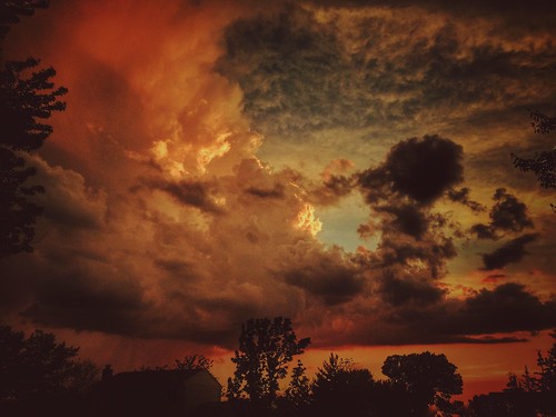 iphoneedit handyphoto jamiesmed app snapseed 2016 landscape hamiltoncounty cincinnati vsco may ohio midwest iphoneography phoneography mobileography iphoneonly iphonephoto vscocam sunset iphone5s storm sky photography clouds spring mobilography clermontcounty mobilephotography queencity sun geotag geotagged fauxvintage mobilephoto facebook shotoniphone