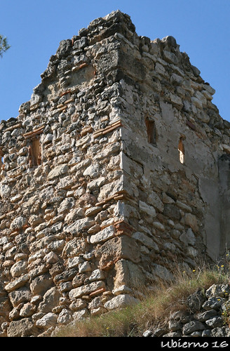 chiva valencia españa spain europa europe village town pueblo ruinas ruins stone piedra castillo castle ubierno