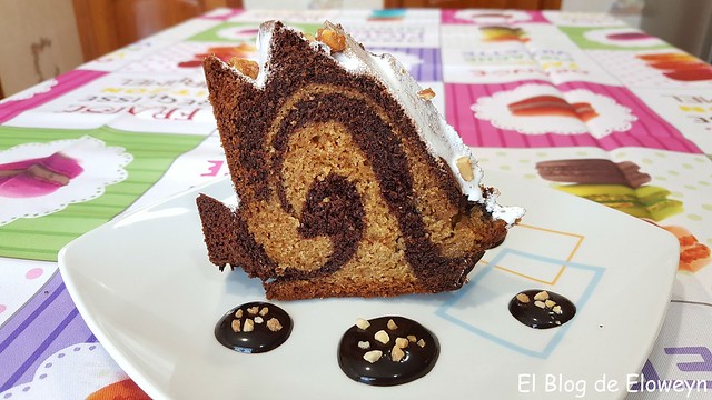 Bundt cake marmolado de chocolate y mantequilla de cacahuete. ¡Un bizcocho impresionante!