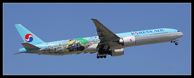 HL8209  Korean Air Lines  Boeing 777-300
