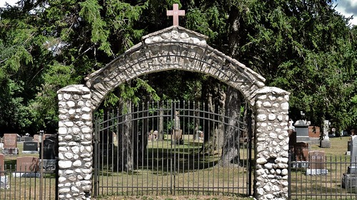 mypics ontario canada christian christianity church churches kenilworth romancatholicchurch romancatholic catholic cemetery