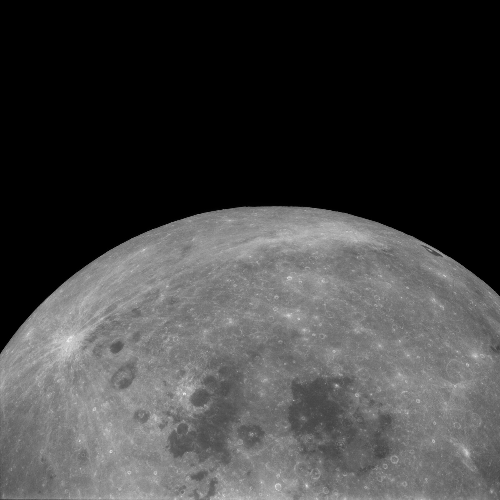 The moon travels. Фото Луны из космоса высокого разрешения. Super Moon. Yards of the Moon połoz. 11 Moons.
