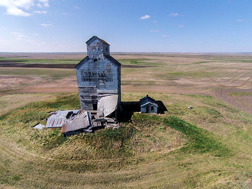 old elevator grain saskatchewan prairies grainelevator oldelevator
