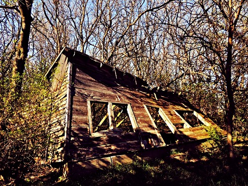 abandoned home rural illinois decay forgotten abandonedhouse ruraldecay abandonedfarm nachusa nachusagrasslands ruraldeterioration oncewashome illinoisabandonment