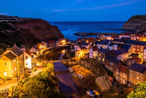 staithes uk north yorkshire captain cook color colors colour colours colorful cliff cliffs sky skyline scenic scenery scene view vista united kingdom europe european europa eu twilight blue bluehour hour house houses horizon horizone buldings bulding town small village water sea northern nikon nikkor nikor night long exposure dark low light lights 2470 d610 english england eastern east 35mm f11