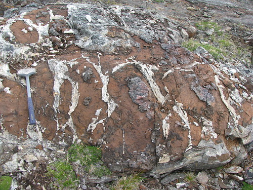 Iron-carbonate chert rock