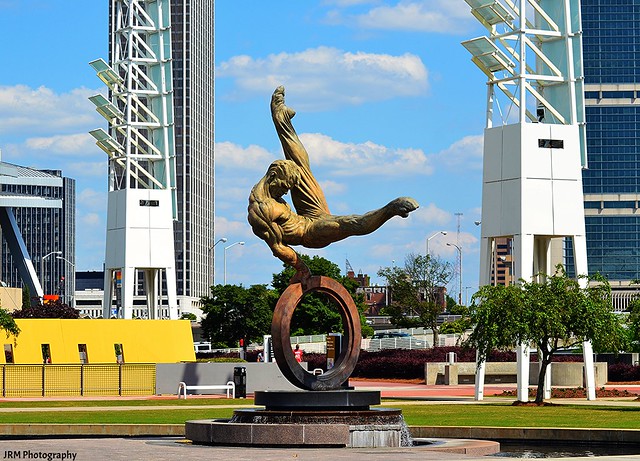1996 Atlanta Olympics - Gymnast Statue and Olympic Ring