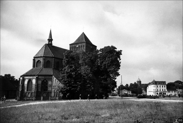 Świdwin 1967- kościół mariacki, widok na ulicę Niedziałkowskiego od strony szkoły nr 1
