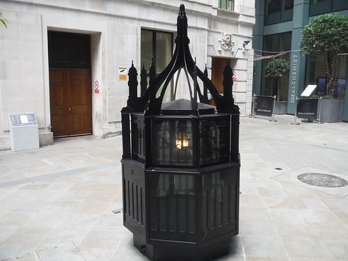Mat Collishaw - Magic Lantern Small SWC Walk Short 24 - Sculpture in the City