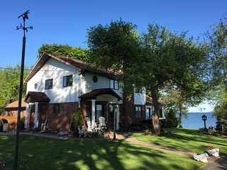 Sharon's Lakehouse (on Lake Erie)