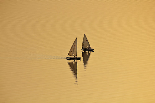 sunset india lake reflection gold evening sailing zoom pair telephoto sync yachts hyderabad synchronized hussainsagar