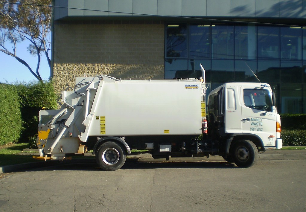 Manly Hino Garwood | This is 1 of 3 little rear loaders run … | Flickr