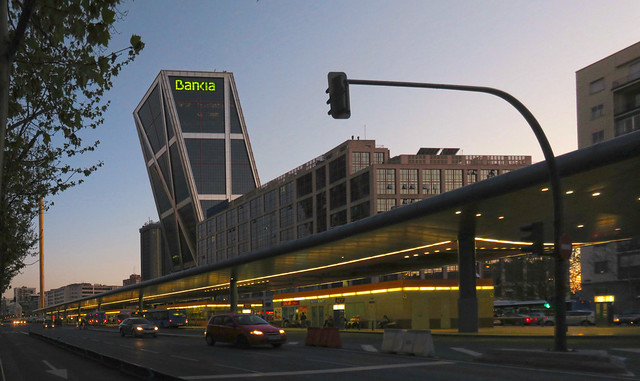 Plaza de Castilla station and Bankia building (KIO towers), Madrid (2016)