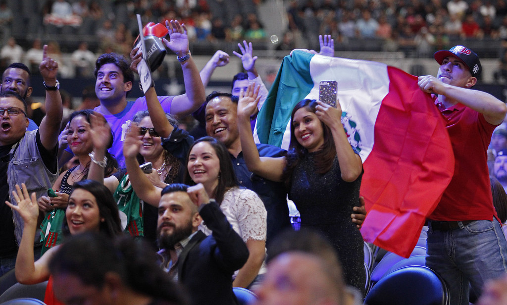 Boxing at AT&T Stadium | Fans began to get animated when the… | Flickr