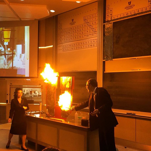 Here's one way to "Light the U" ???? Watch last night's annual holiday #Faraday Lecture on our #Periscope channel. ⚗???? #universityofutah #UofU #LightTheU #GoUtes #UtahScience @uofu_science #chemistry