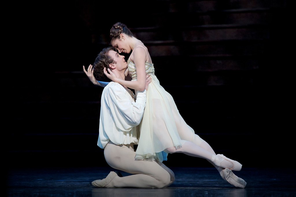 Matthew Ball and Yasmine Naghdi as Romeo and Juliet ©ROH, 2015. Photographed by Alice Pennefather