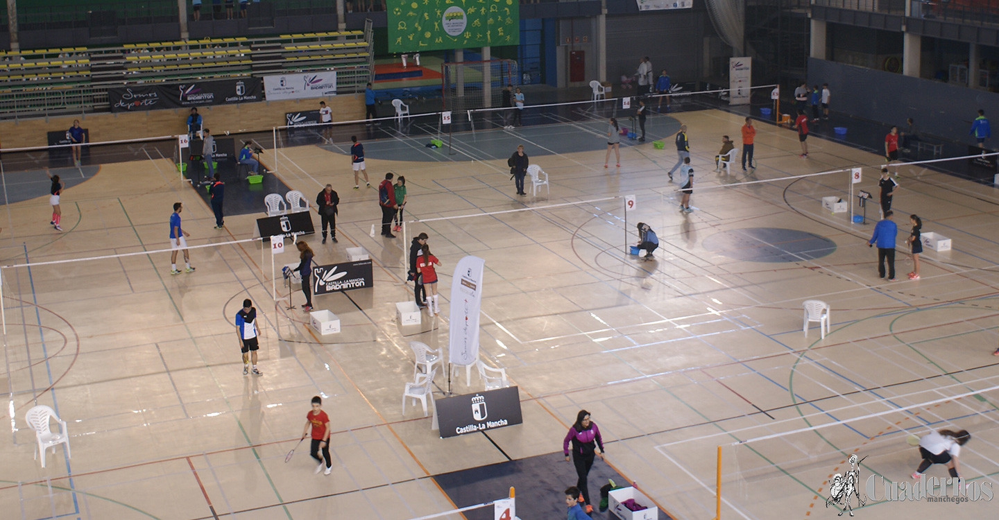 tomelloso-celebra-el-campeonato-regional-de-badminton-en-edad-escolar-15