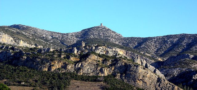 Tautavel torre del far castle mountains