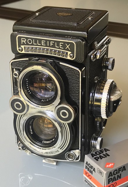 1965 Rolleiflex 3.5F (3/4)