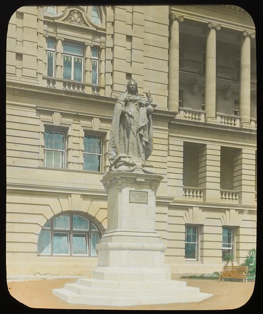 Statue of Queen Victoria in the Executive Gardens, Brisbane, Queensland, ca. 1910