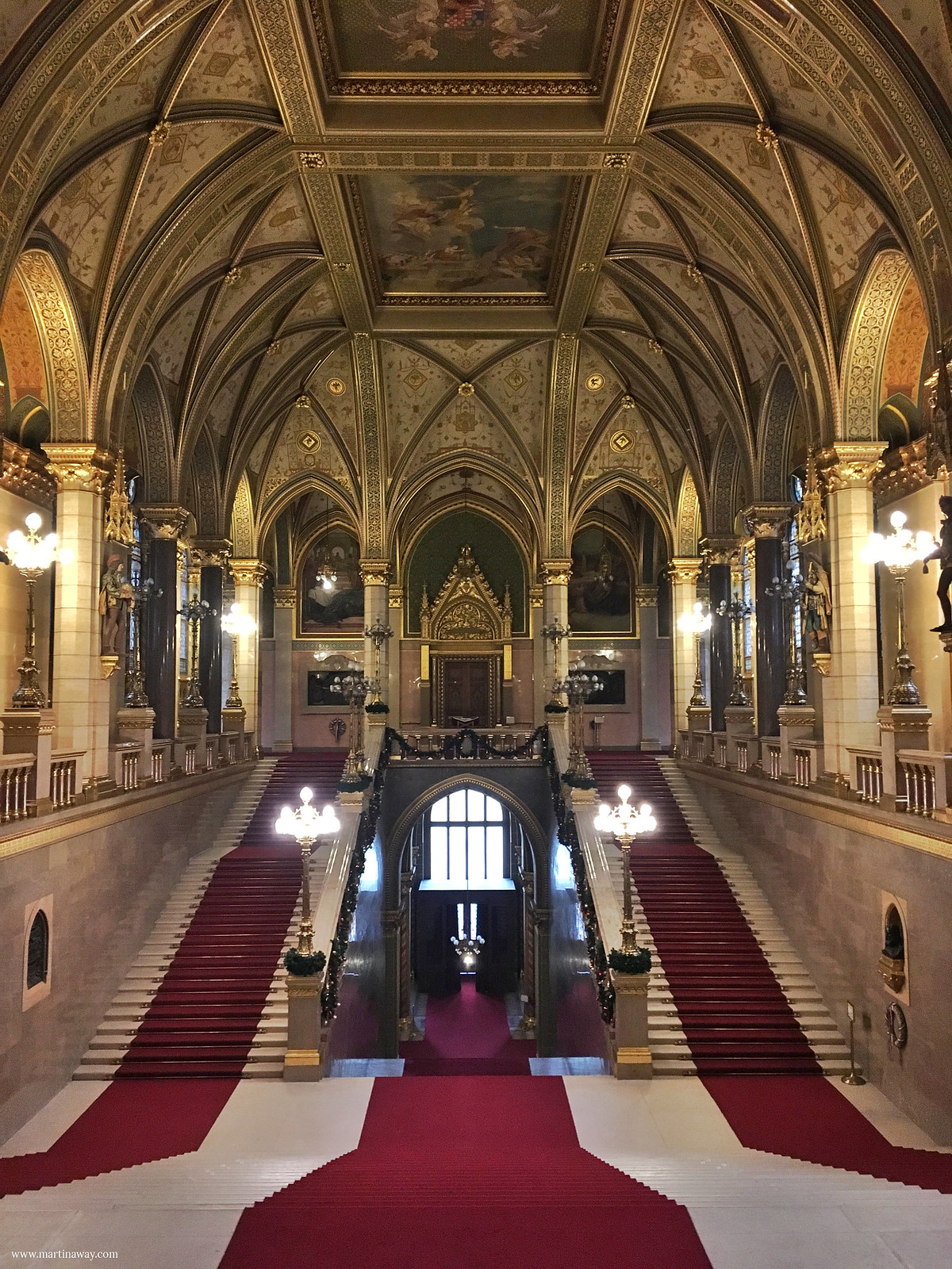 Parlamento di Budapest: Scala d'onore