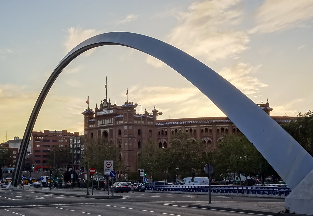 Puente de Ventas entrada principal exterior de la plaza de toros de las Ventas en Madrid