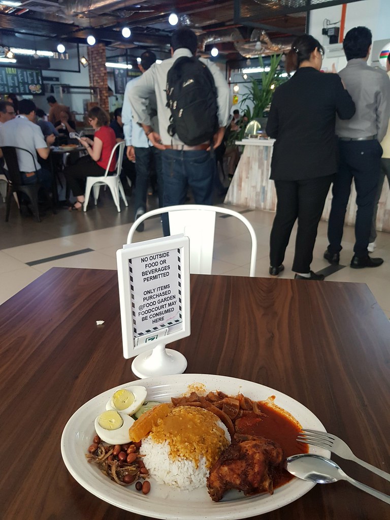 马来椰酱饭配苏东和香料炸鸡 Nasi Lemak w/Squid & Ayam Rempah rm$10 @ Nasi Lemak Berlauk at  Food Garden UOA Business Park