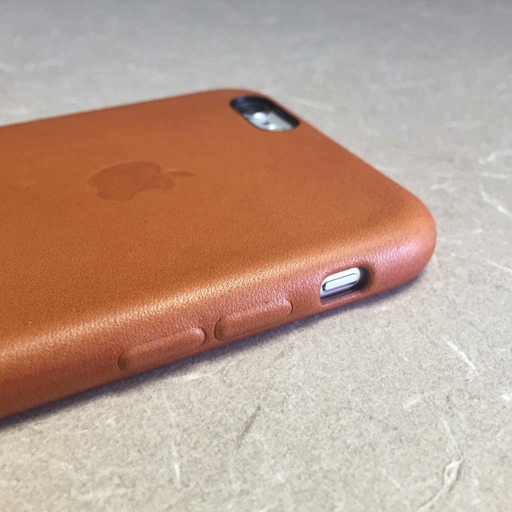 Крышка на айфон 13 про. Чехол Apple 12 Mini Leather Case. Iphone 13 Leather Case. Apple Leather Case iphone. Iphone 13 Mini Apple Leather Case патина.
