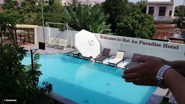 Uima-allasnäkymä hotellihuoneemme parvekkeelta Hoi Anissa