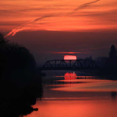 padova canali ponti riflessi sole sun disco disk scia dawn passion red rosso bliss