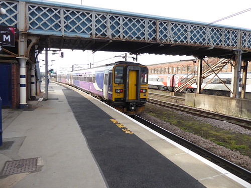 153315 and 153360 | 2R44 0852 Adwick to Sheffield | Jon Horrocks | Flickr