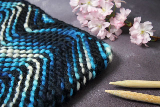 Tsunami Cowl Kit – PDF knitting pattern and hand dyed merino yarn