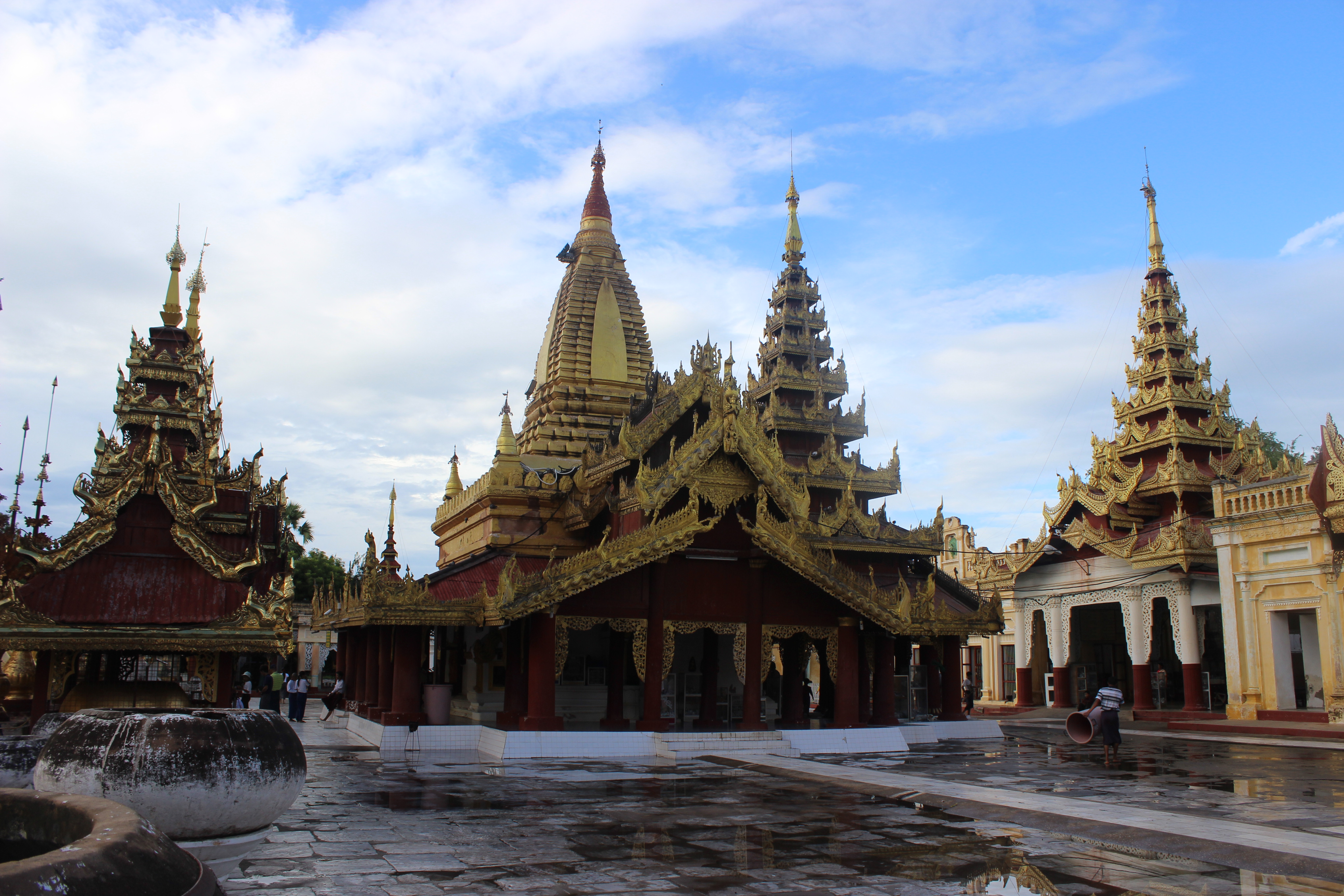 Shwezigon Pagoda 4