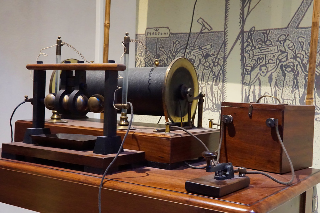 Радиотелеграф. Гульельмо Маркони 1901. Гульельмо Маркони изобретение. Гульельмо Маркони Телеграф. Гульельмо Маркони радиоприемник.