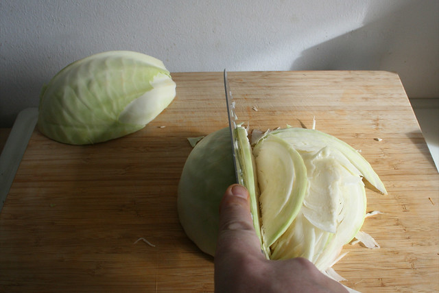 04 - Kohl in Streifen schneiden / Cut cabbage in stripes
