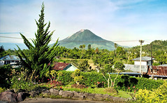 2000 #309-10 Sumatra Brastagi volcano