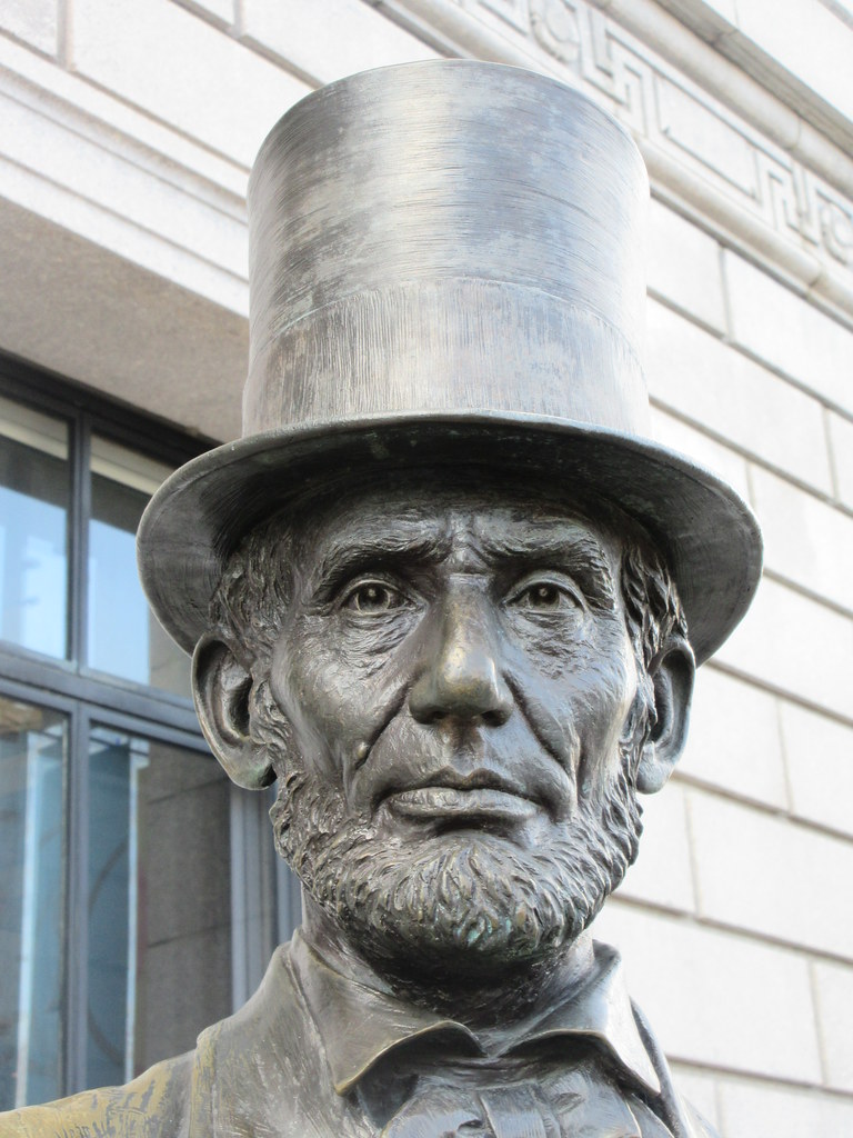 Abraham Lincoln Bronze Statue Steps NY Historical Society 8683