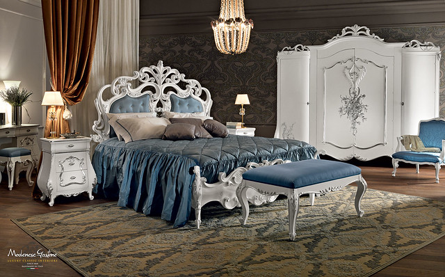 Bedroom-padding-with-Swarovski-button-luxury-design-Villa-Venezia-collection-Modenese-Gastone