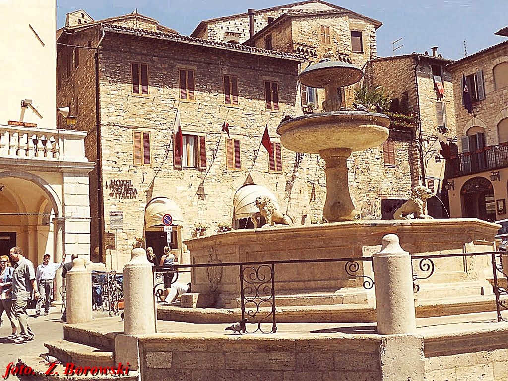 Assisi - Piazza del Comune | The Center of Assisi is the Tow… | Flickr