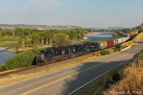 montana rail link emd sd45 mrl locomotive freight train columbus mt yellowstone river us 10