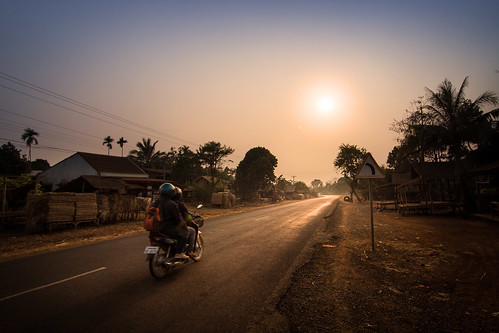 voyage travel laos lao world asia asie southeastasia road route west ouest sun soleil sunset coucherdesoleil sky ciel tree arbre bike motorbike moto light lumière canon 7d canon7d canoneos7d eos7d landscape paysage bolaven bolavenplateau